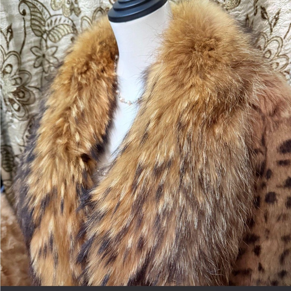Chic Leopard Real Fur Coat - Picture 5 of 9